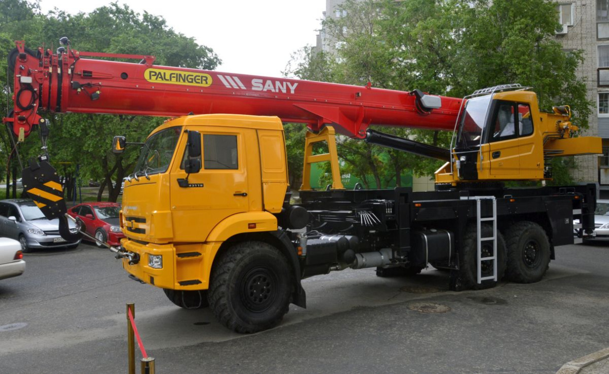 В Хабаровске возобновили сборку автокранов «Хабар» на полноприводном шасси