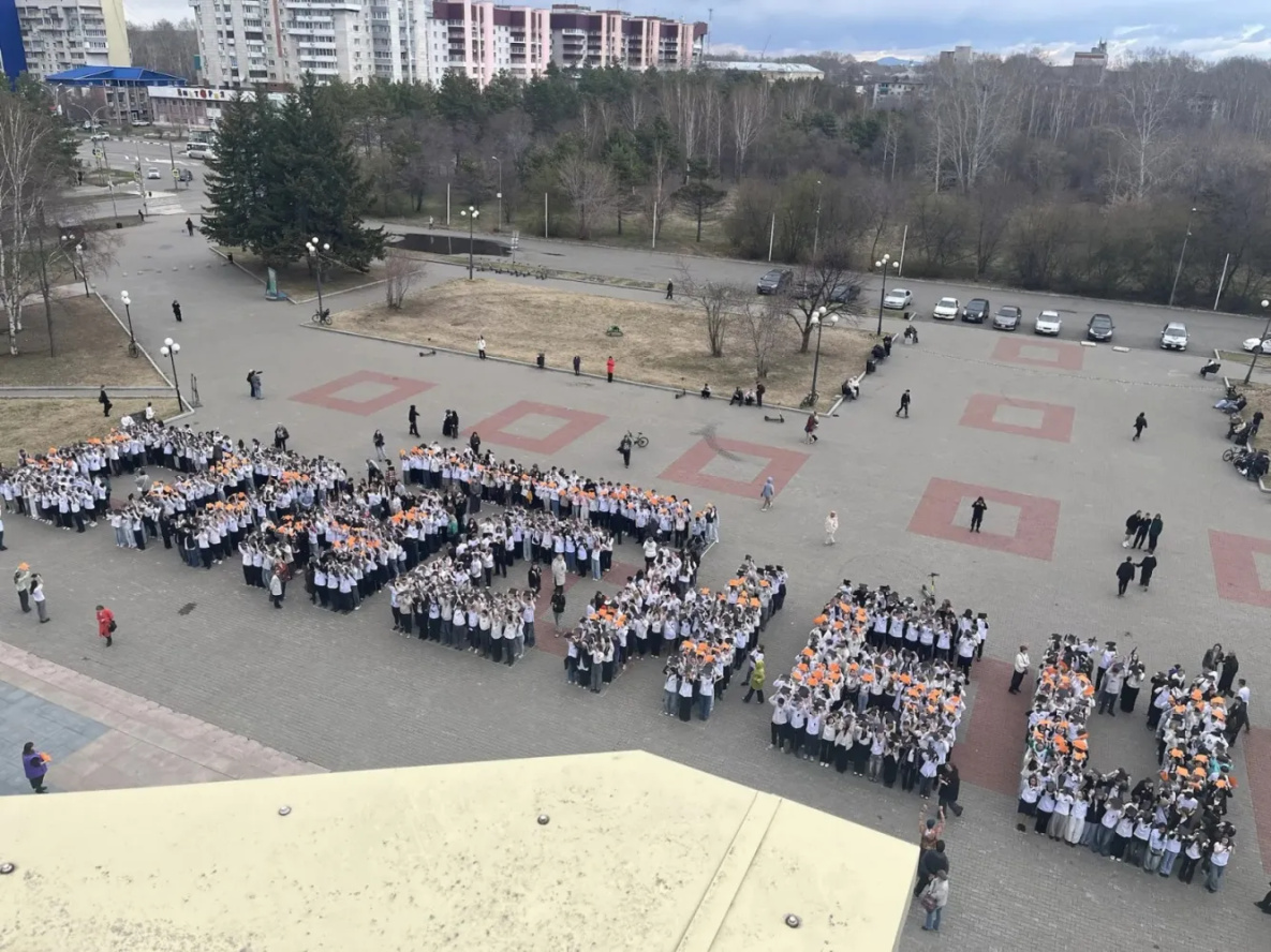 Комсомольчане поблагодарили ветеранов патриотической акцией «СПАСИБО»