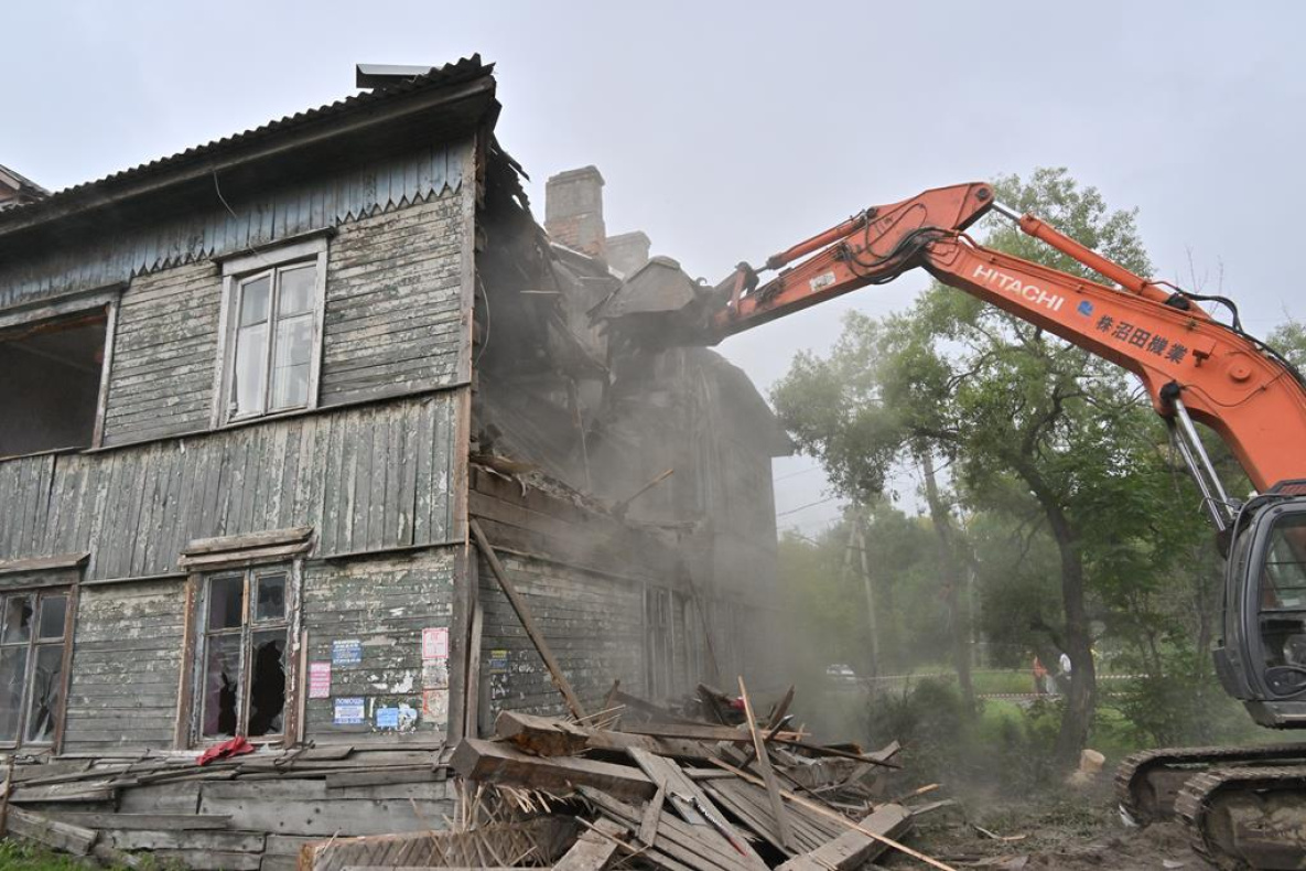 Очередной барак снесли в Хабаровске