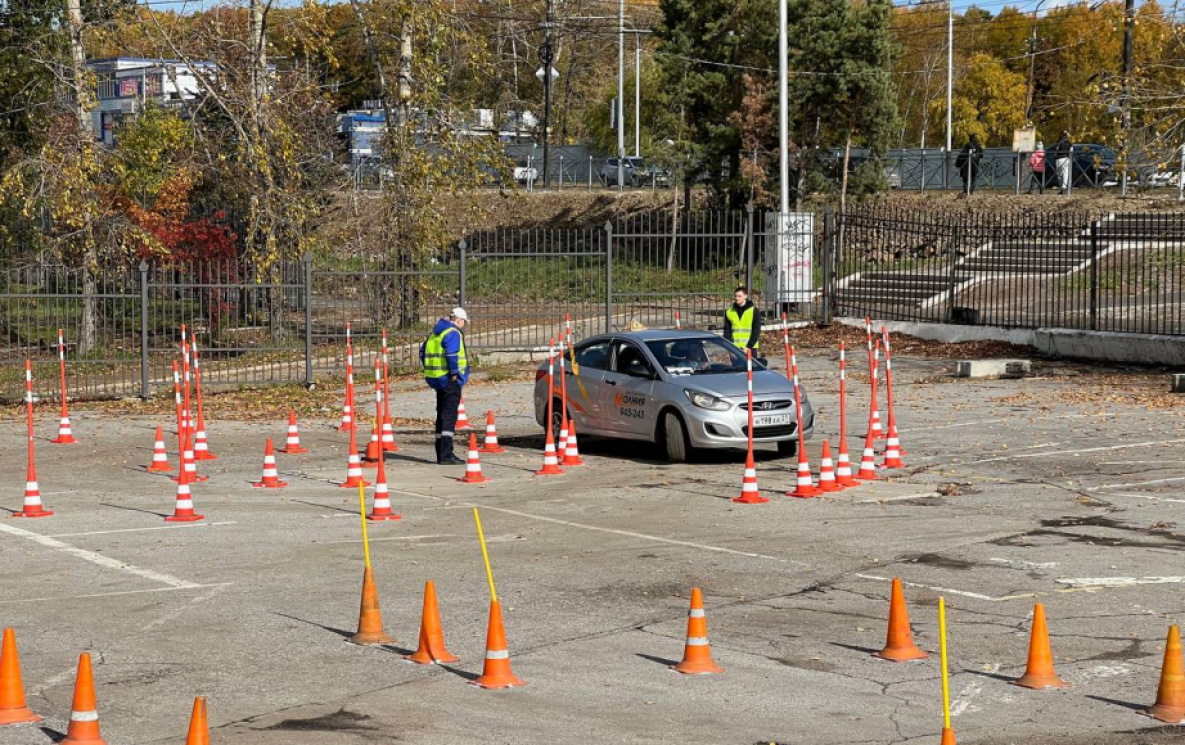 Включи автодром. Автодром Хабаровск. Инструктора по вождению Кемерово. Инструктор по вождению Кизляр.