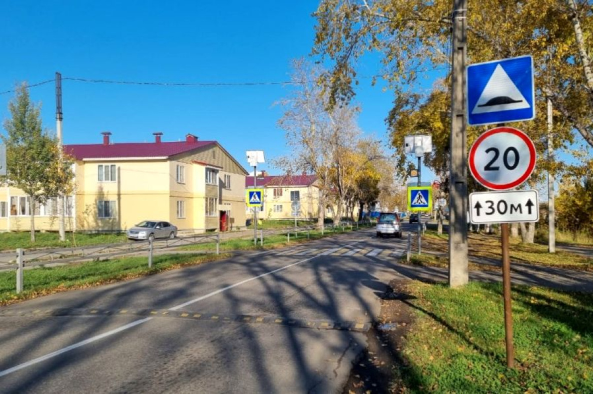 Безопасность пешеходных переходов возле школ повышают в Хабаровском крае