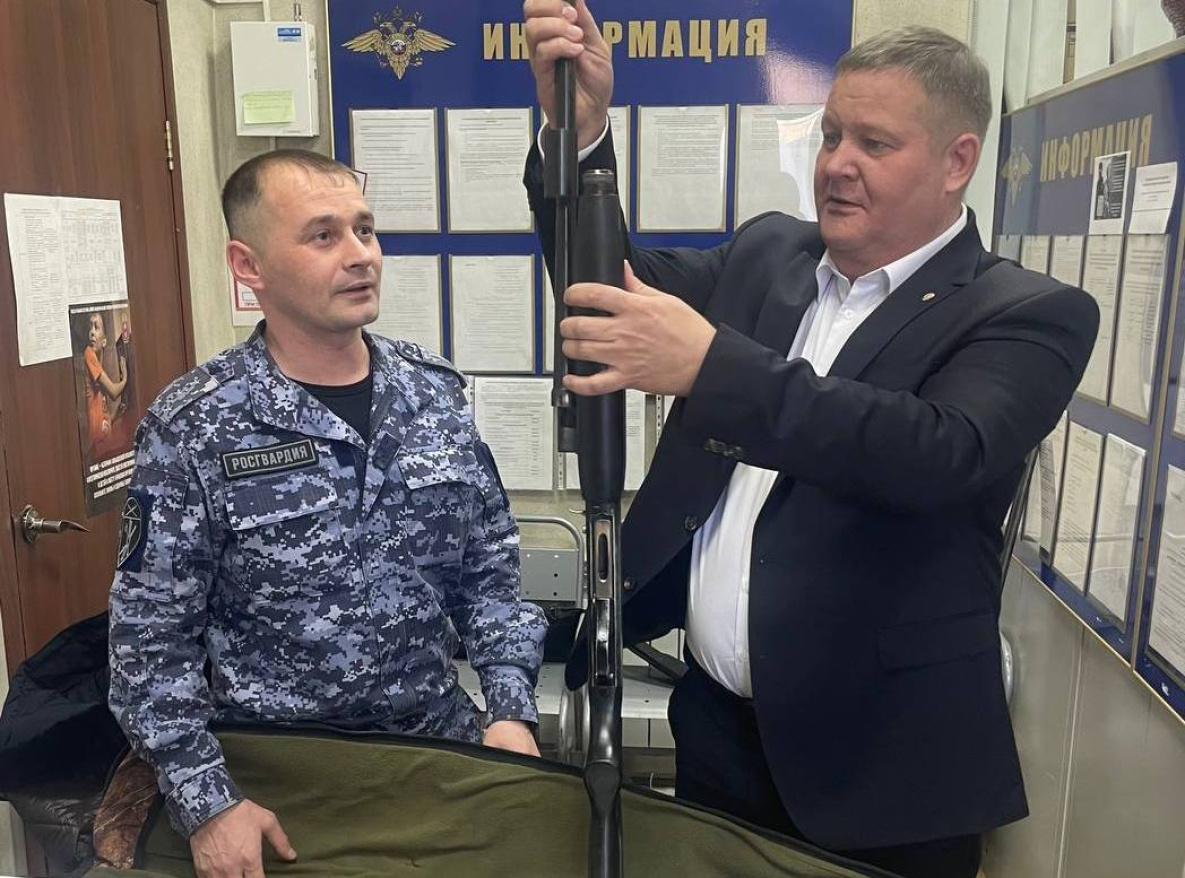 Жители Хабаровского края передают личное оружие в помощь бойцам СВО
