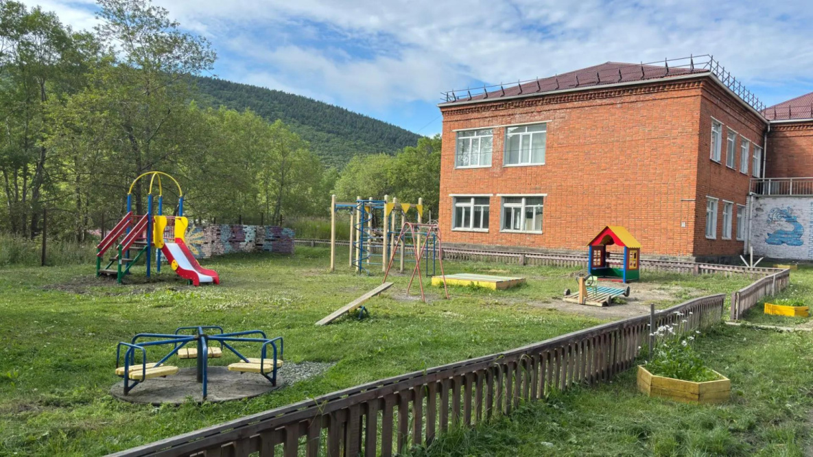 Новую игровую площадку подарили детям северного села Хабаровского края