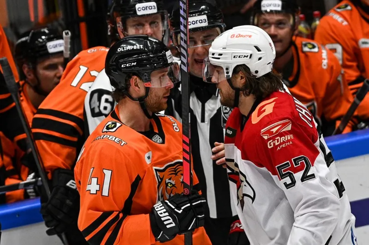 Хабаровский «Амур» проиграл омскому «Авангарду» в повторном матче 