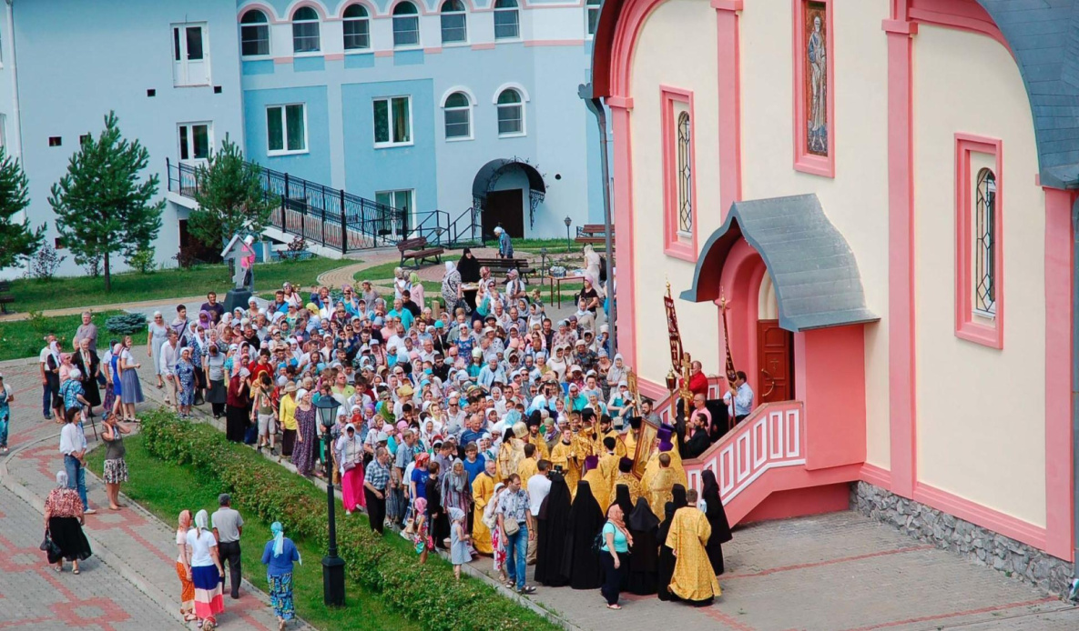 Петропавловский женский монастырь приглашает паломников на свой праздник