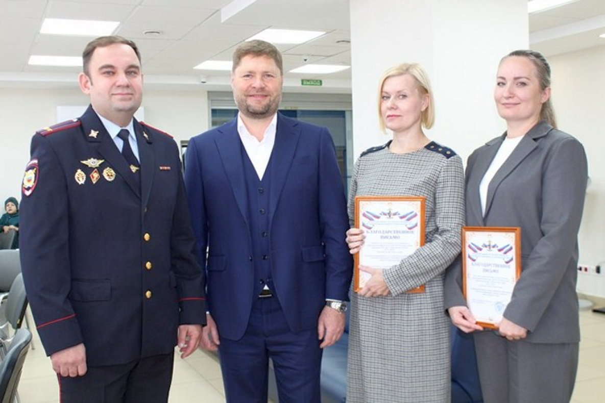 Сотрудницы банка спасли пожилых хабаровчанок от мошенников