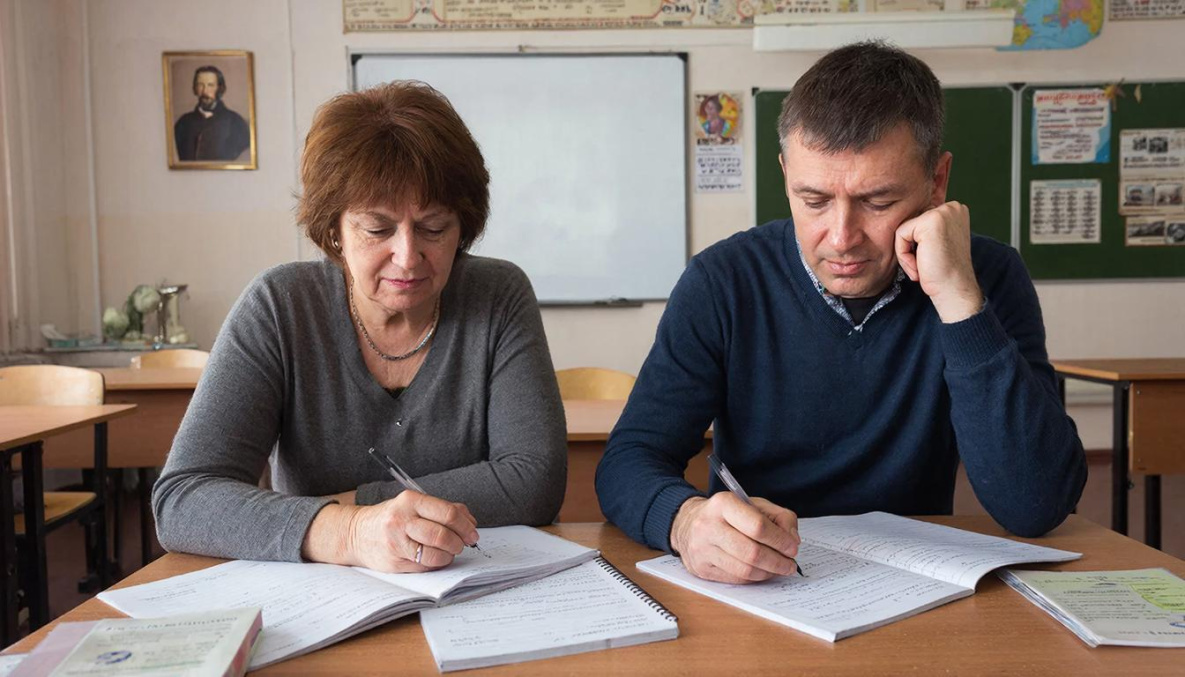 Родители хабаровских выпускников сдадут ЕГЭ по русскому языку