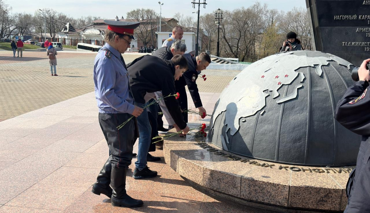 Ретроавтомобили МВД из Комсомольска проехали по улицам Хабаровска |  05.05.2023 | Хабаровск - БезФормата