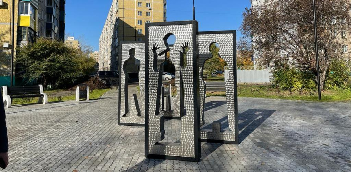 В сквере медиков в Комсомольске-на-Амуре установили арт-объекты