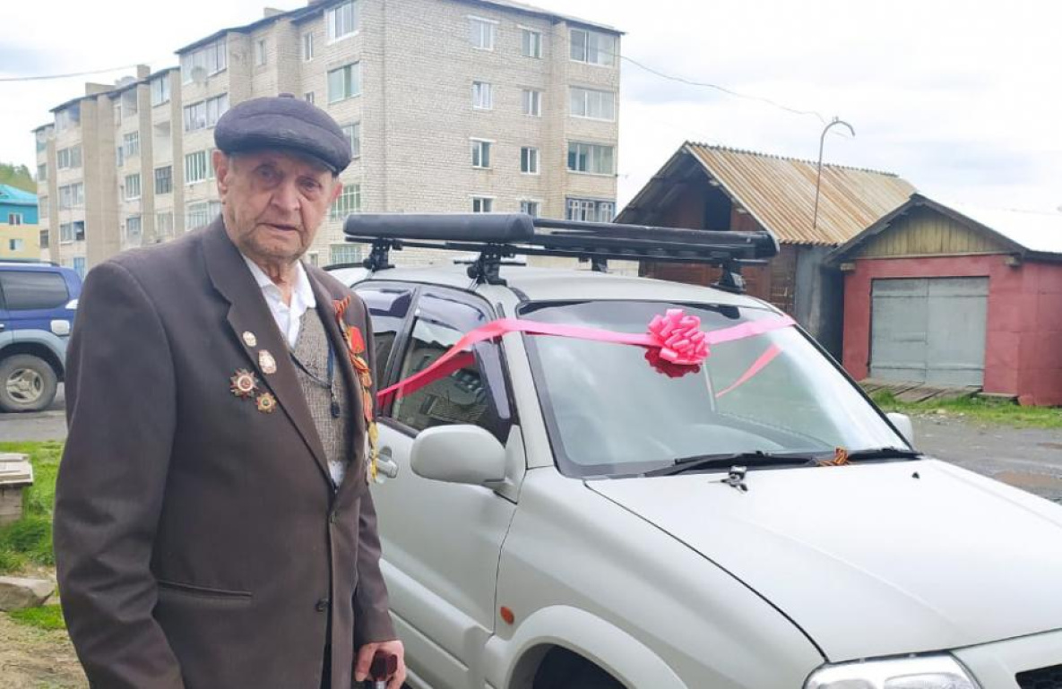 В Хабаровском крае ветерану Советско-японской войны подарили джип