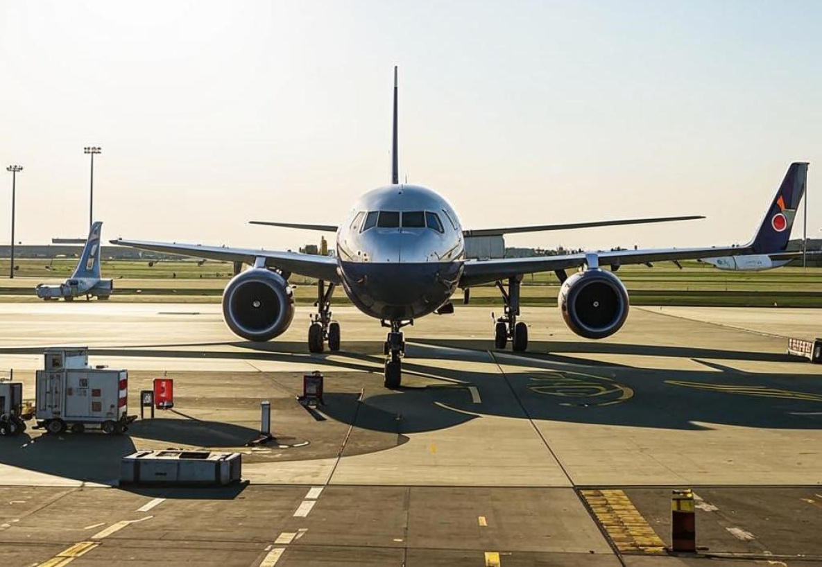 Корпус самолёта повредили в хабаровском аэропорту