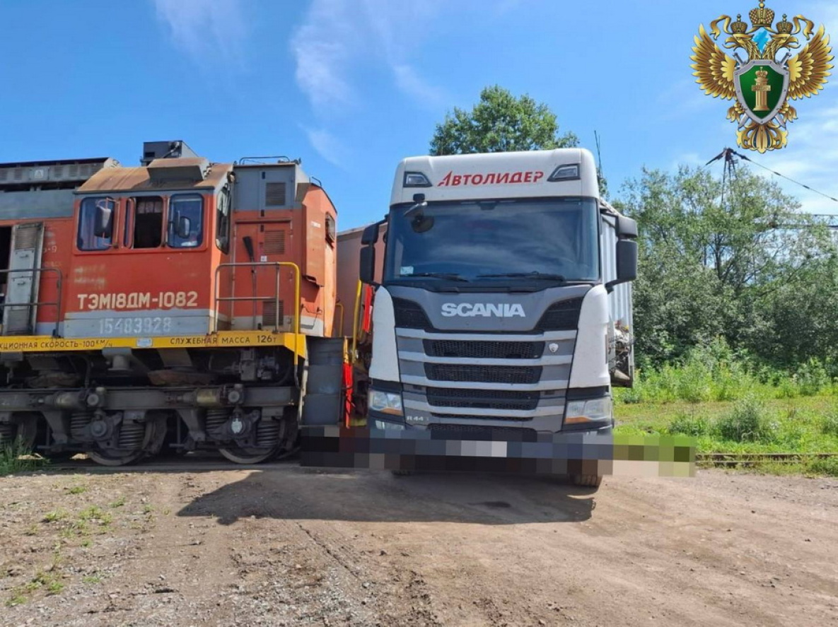 Грузовой поезд врезался в фуру в Хабаровском крае | 22.07.2024 | Хабаровск  - БезФормата