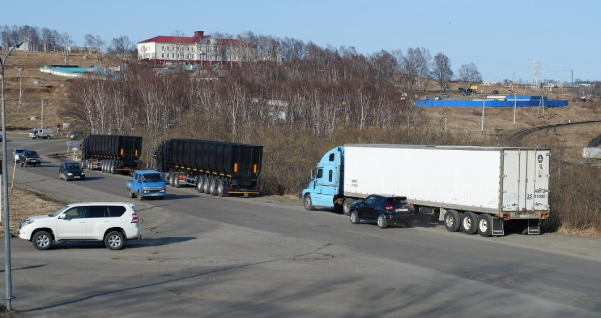 В Хабаровском крае временно ограничат движение большегрузов