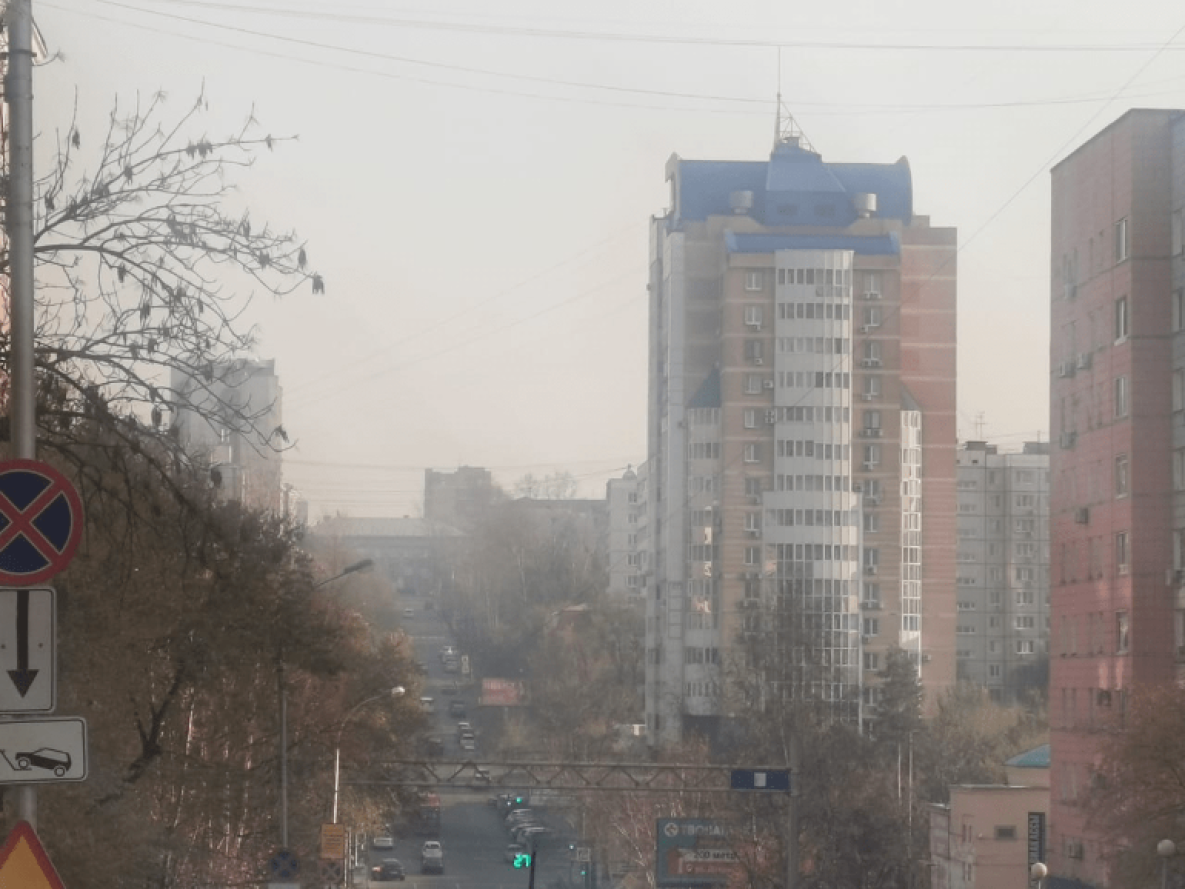 Хабаровск заволокло дымом осенних палов