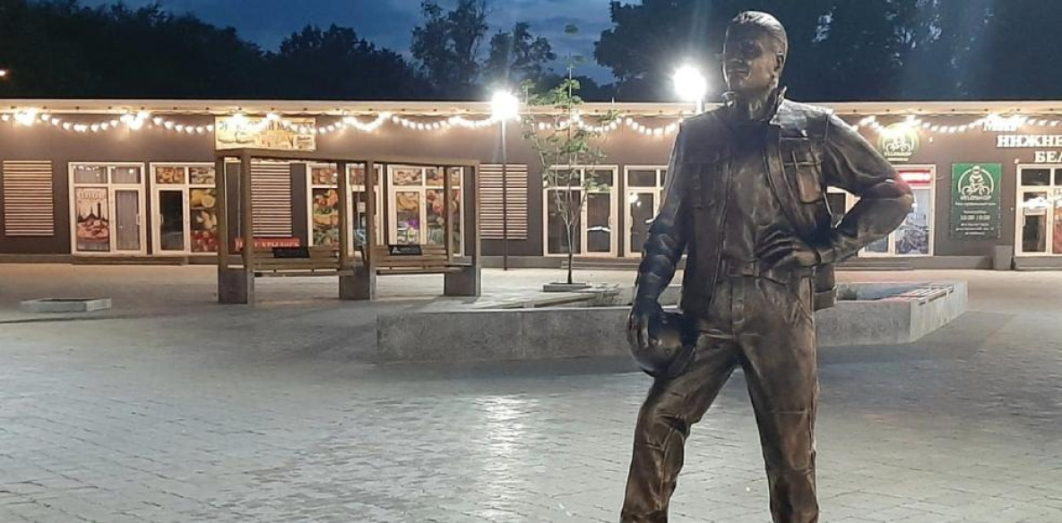 Памятник металлургу открыли в Комсомольске-на-Амуре к профессиональному празднику
