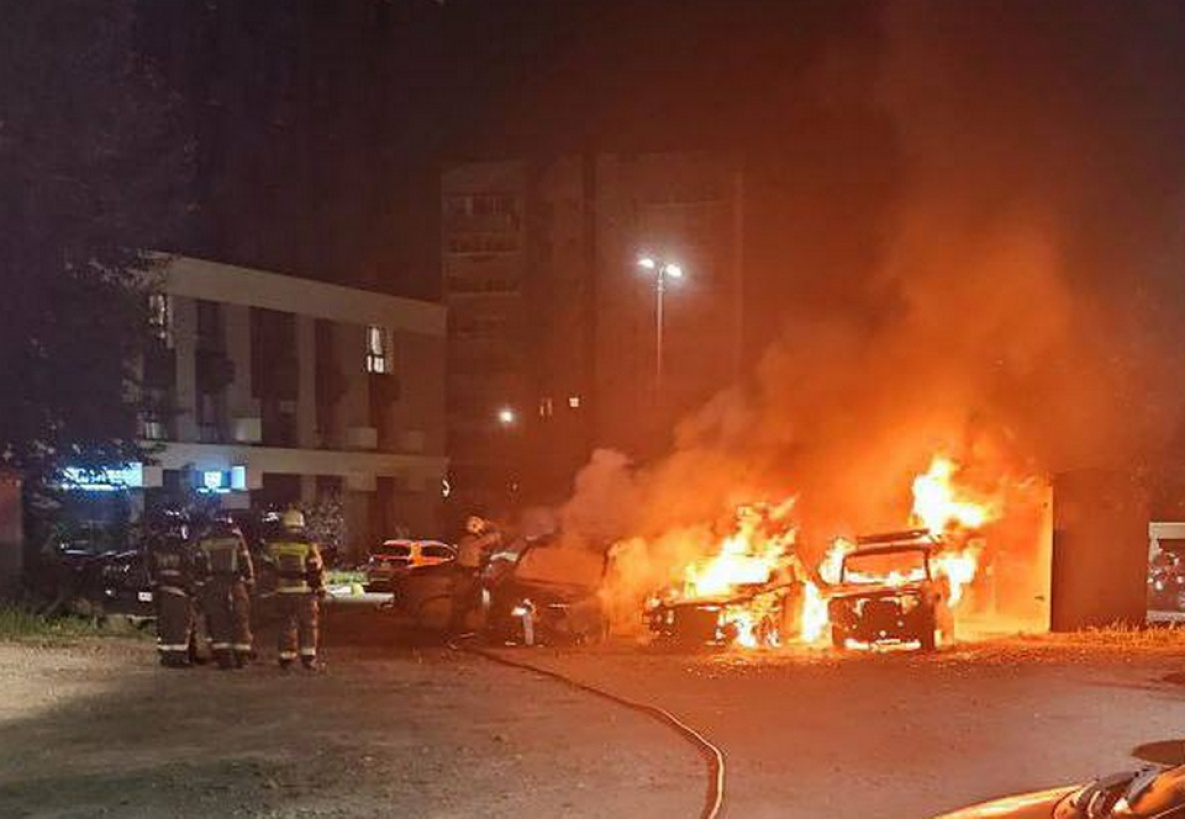 Поджигателей автомобилей разыскивает полиция в Хабаровске