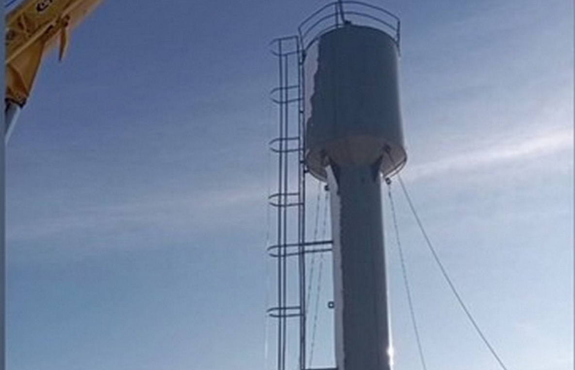 В Нанайском районе Хабаровского края установили новую водонапорную башню