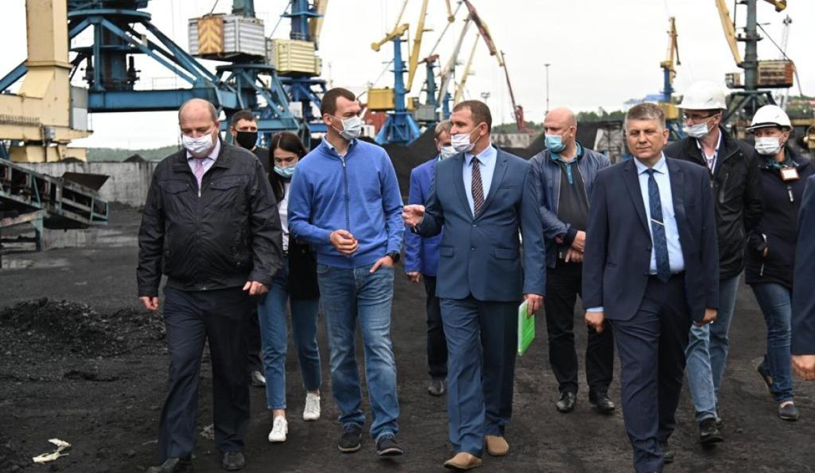 Михаил Дегтярёв посетил крупнейшие порты Хабаровского края