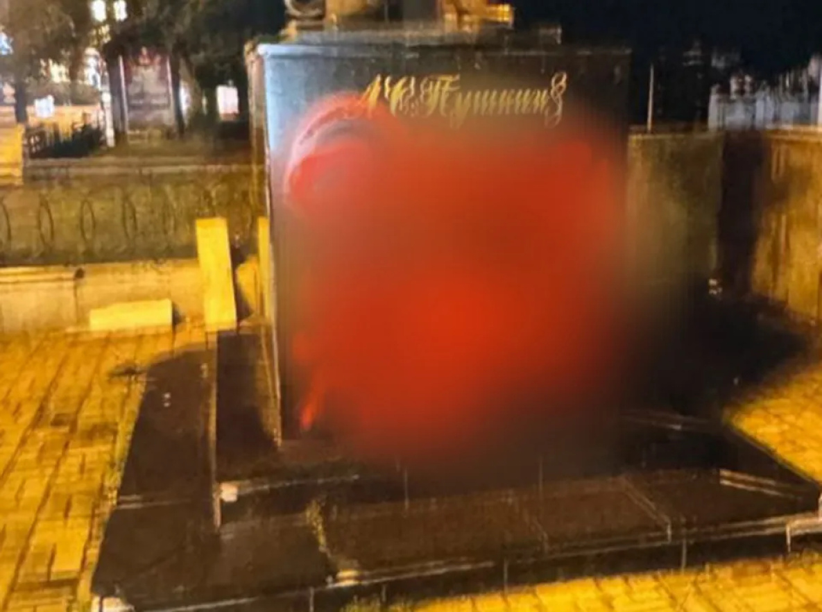 В Хабаровске 15-летнего подростка задержали за наркограффити на памятнике Пушкину