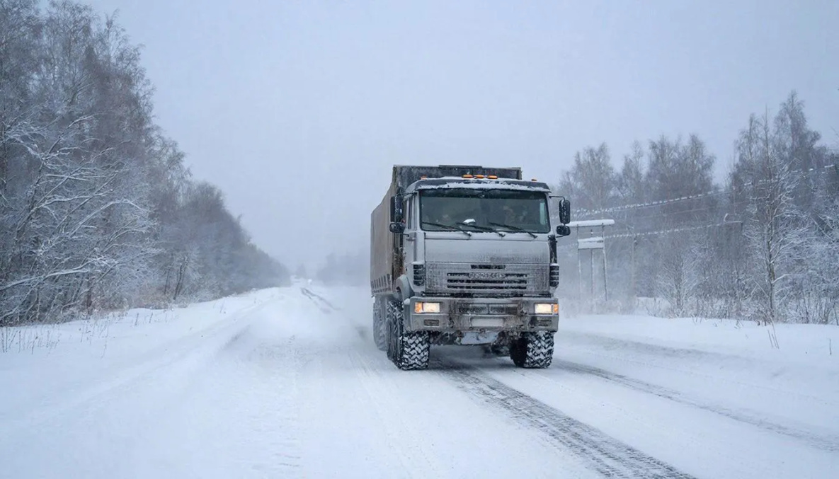 В Нелькан на севере Хабаровского края по автозимнику доставили важный груз