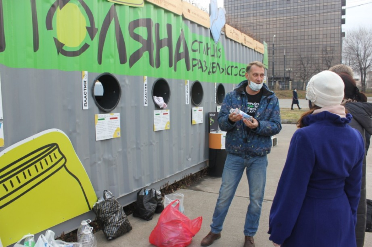 Хабаровским общественникам показали новейшую станцию сортировки мусора