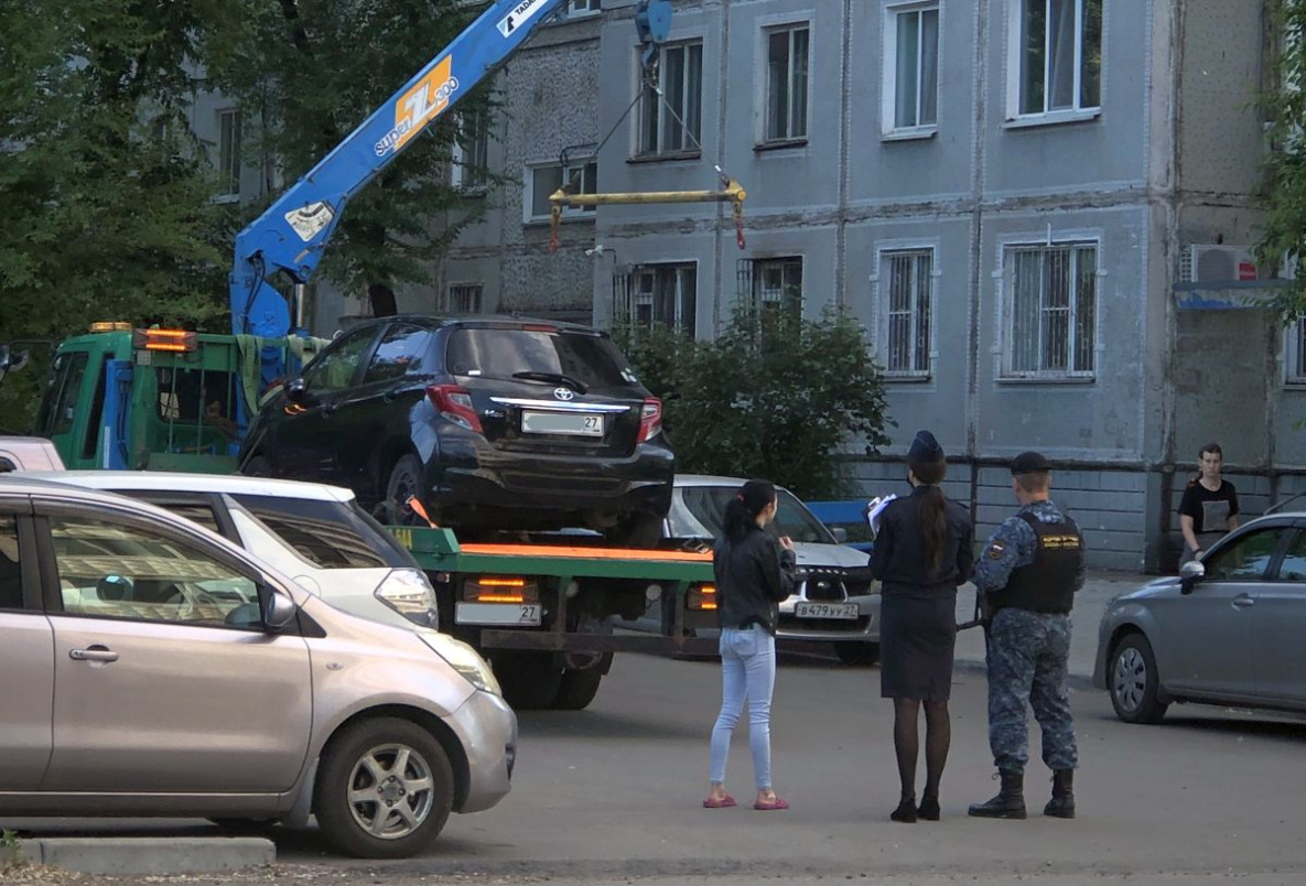 Энергетики и приставы в Хабаровске арестовали автомобили двух должников