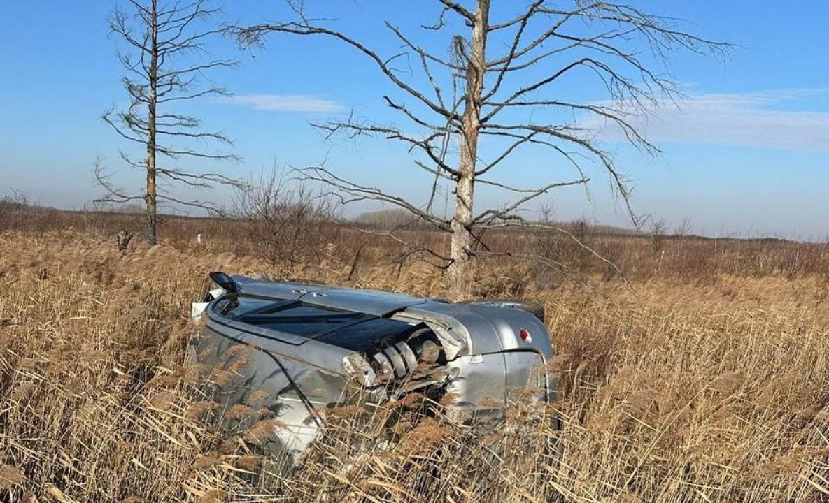 В Хабаровском крае пассажир выпал из падающей машины и погиб