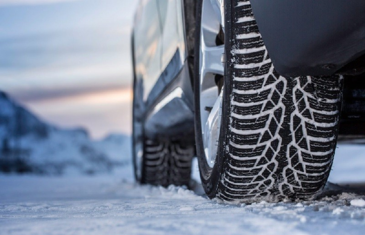 Хабаровчане начали активно «переобувать» машины на зиму