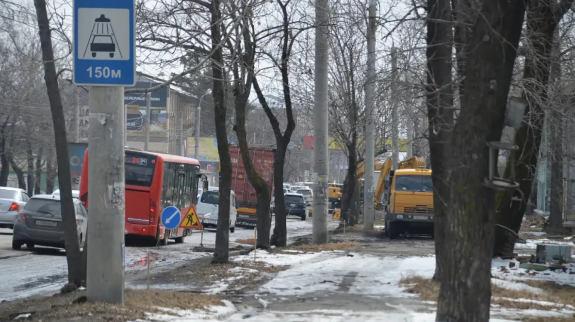 В Хабаровске автобусы сменили график из-за ремонта проспекта 60-летия Октября