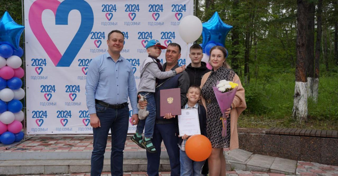 Поповы из Ванино стали победителями конкурса "Семья Хабаровского края-2024" 