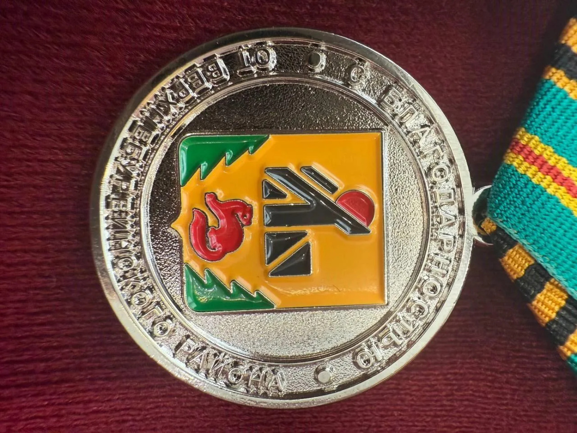 Памятной медалью награждают участников СВО в Верхнебуреинском районе