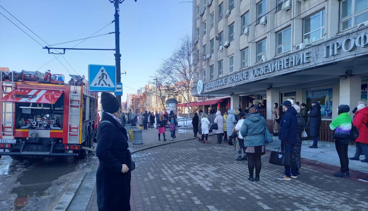 Кафе в центре Хабаровска тушили 25 пожарных