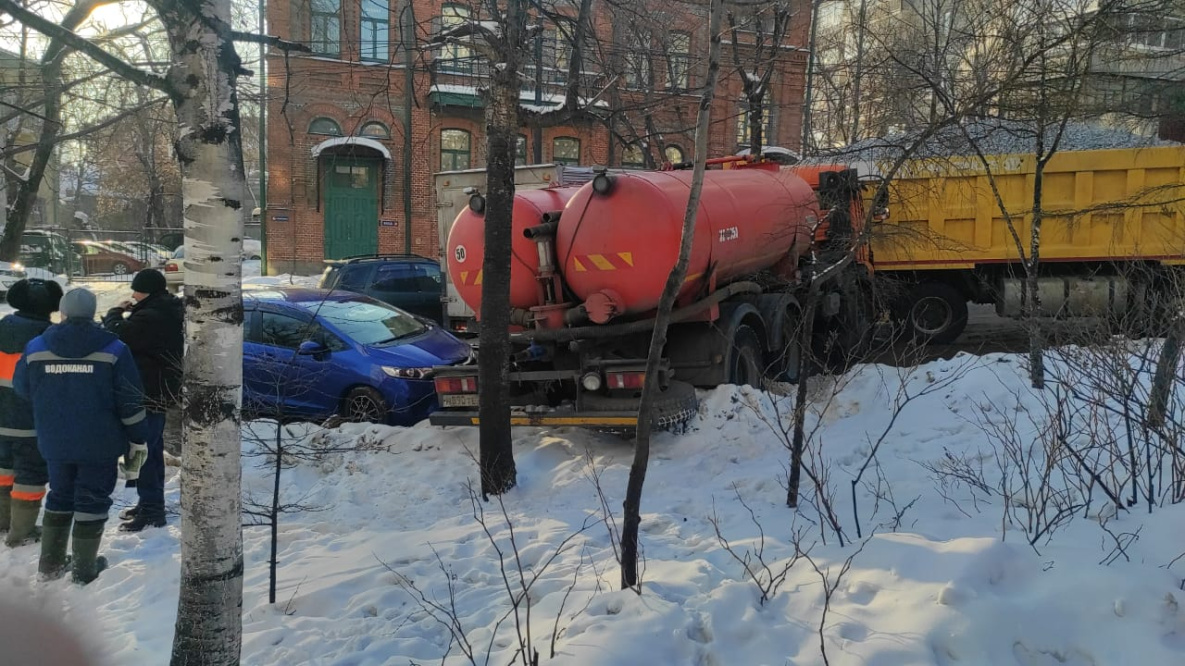 Массовое ДТП перекрыло одну из центральных улиц Хабаровска