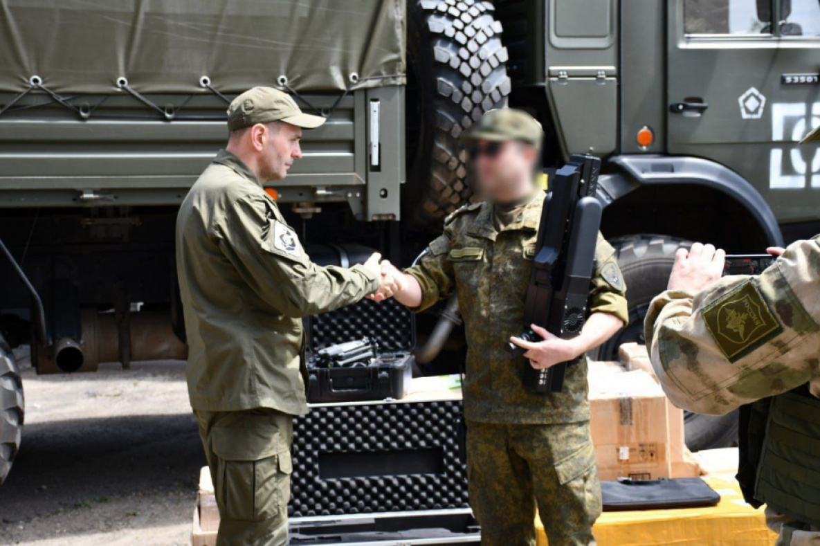 Дмитрий Демешин встретился в ДНР с бойцами из Хабаровского края