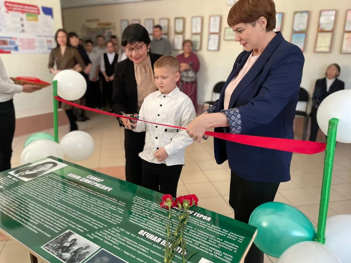 В Хабаровском крае открыли «парту Героя» переводчика сталинской конституции