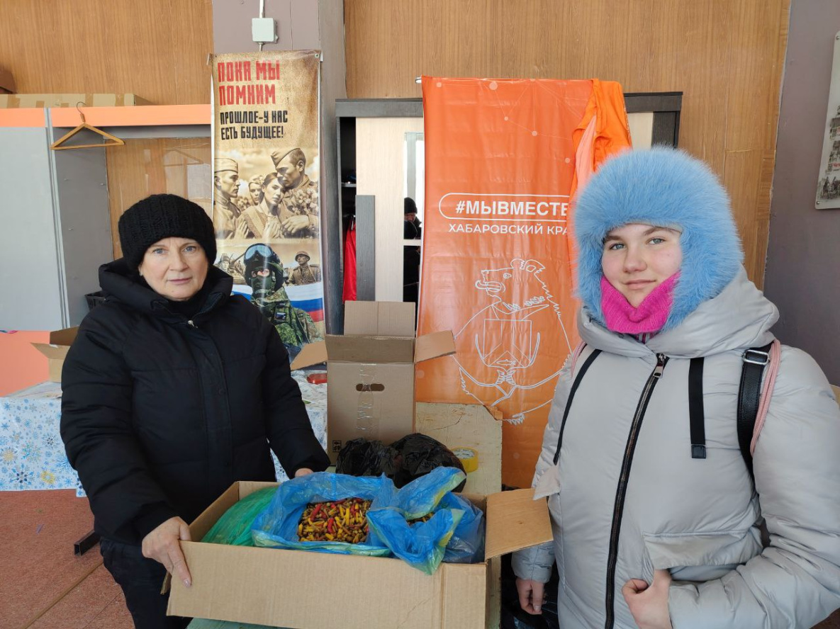 Тонну гуманитарного груза отправили участникам СВО волонтёры Ульчского района