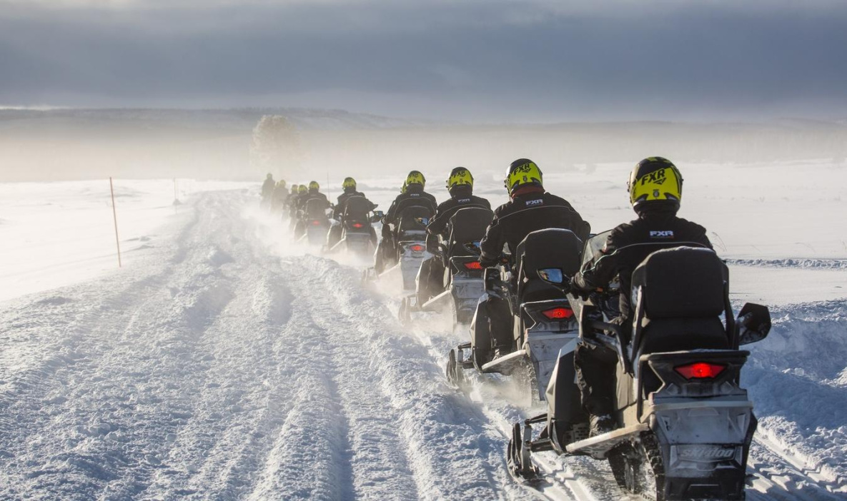 В России разрешили управлять снегоходом без специальных прав