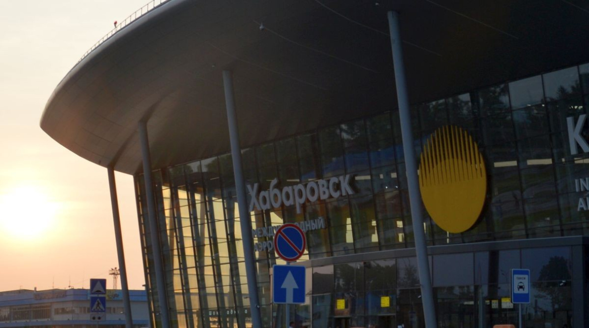 Аэропорт Хабаровска закрыл полосу из-за проблем с шасси частного самолёта