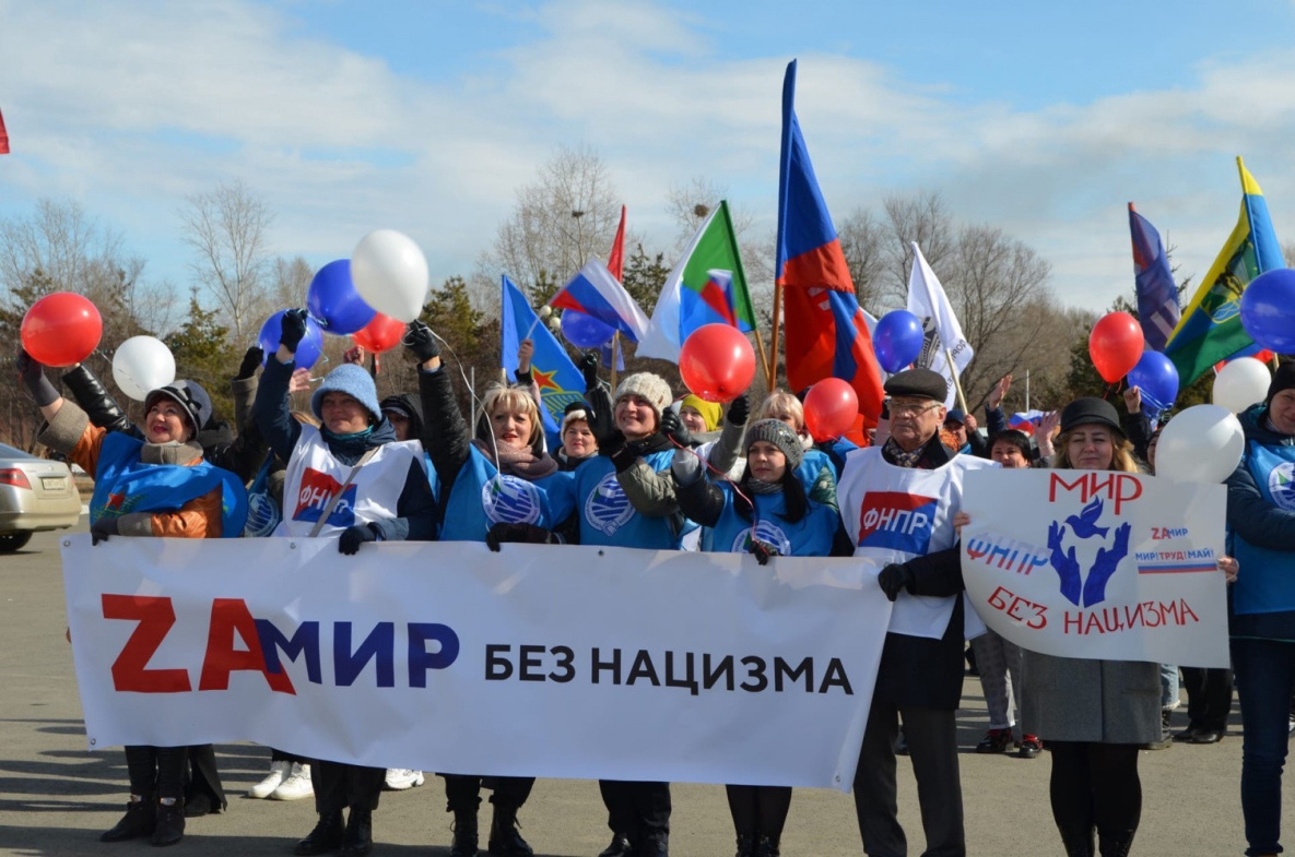 В Комсомольске-на-Амуре прошел автопробег под лозунгом Za мир! Труд! Май! / Zа мир без нацизма!