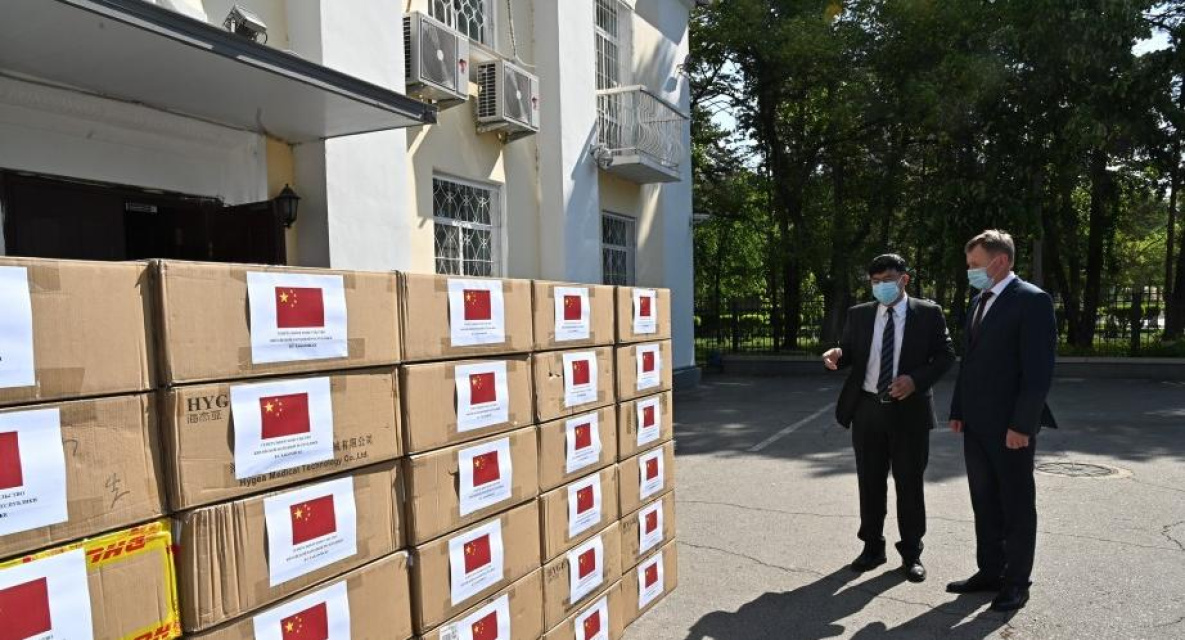 30 тысяч масок передало генконсульство КНР Хабаровскому краю