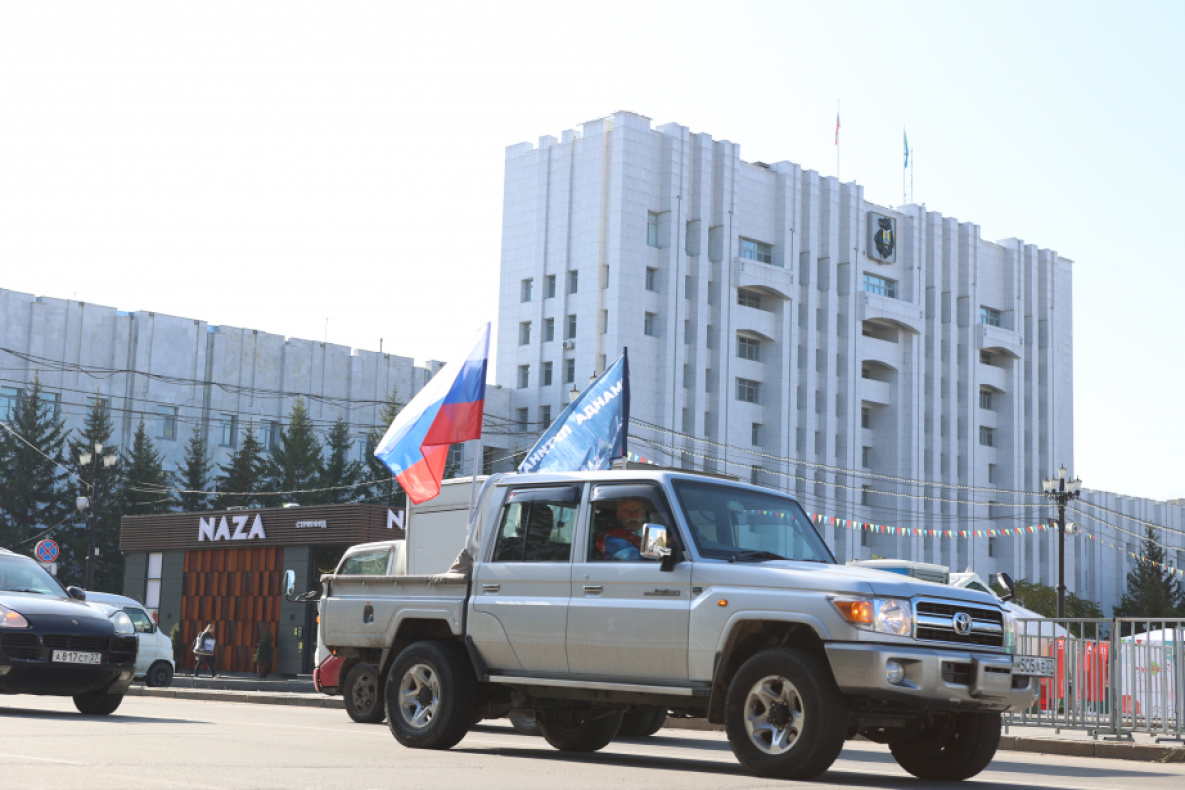 День рождения президента России в Хабаровске отметили автопробегом