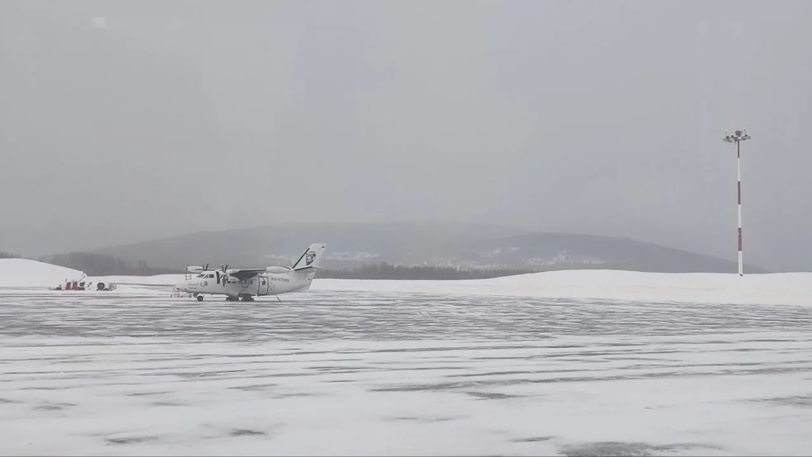 Авиарейсы из Хабаровска в Охотск и Нелькан переносятся по метеоусловиям