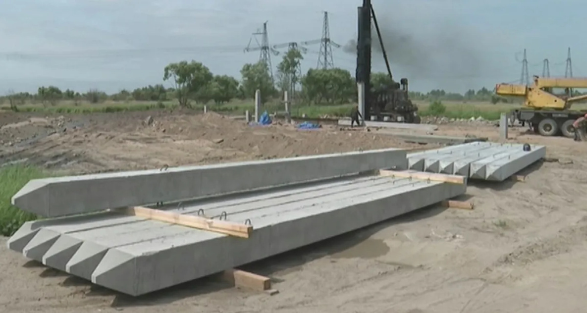 На острове вблизи Хабаровска начали строить  новые мосты