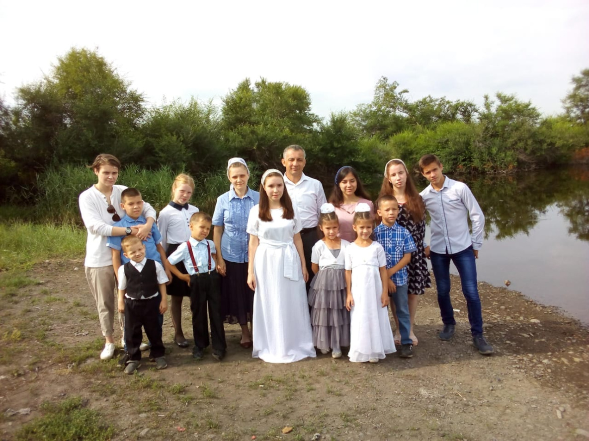 Родители 12 детей из Эльбана получат «Родительскую славу»