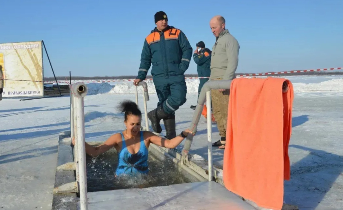 От лютых морозов на Крещение хабаровчан спасёт высотная ложбина
