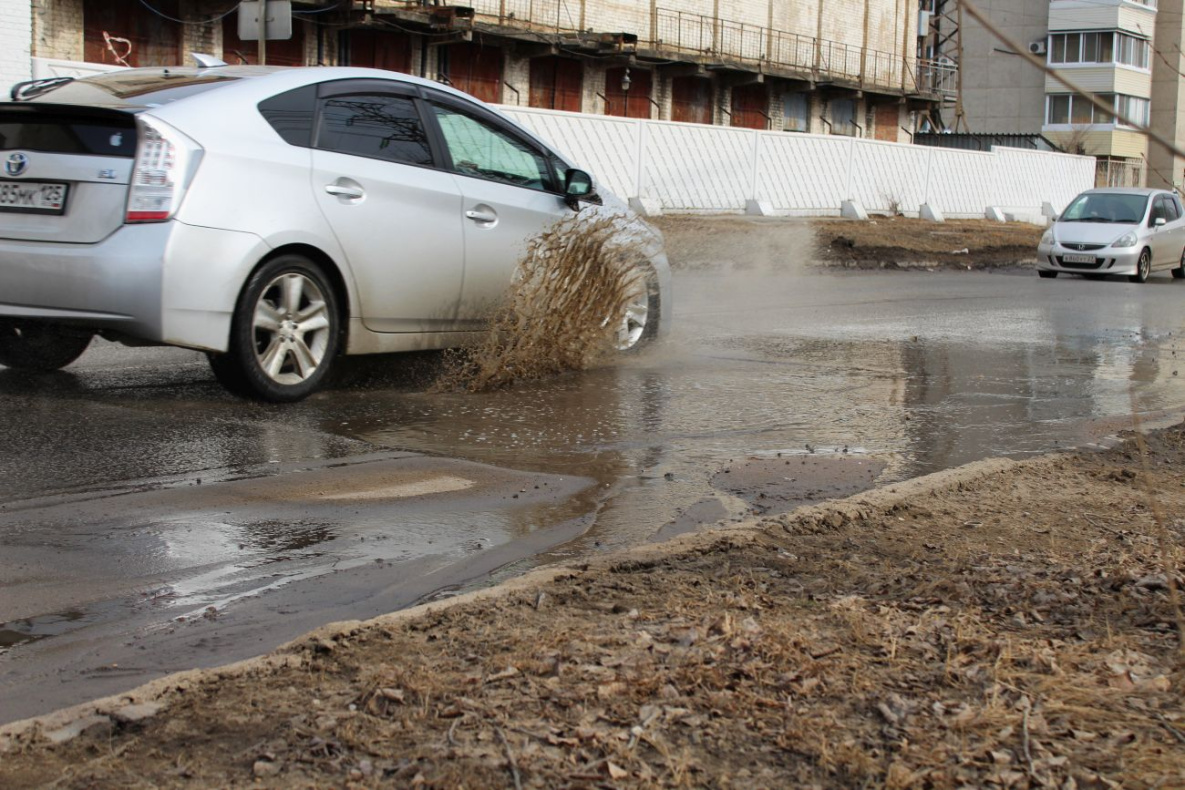 В Хабаровске вместе со снегом с улиц исчез асфальт