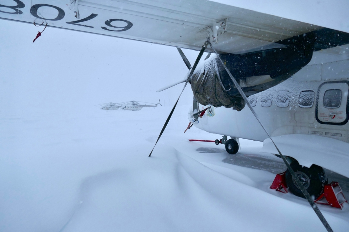 Вылеты рейсов в Хабаровском крае задерживают из-за снегопада