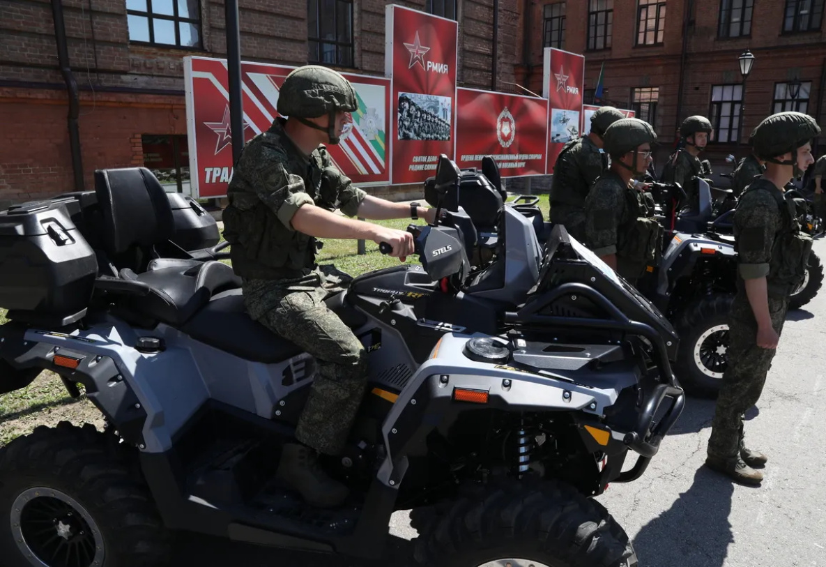 Очередную партию техники для нужд СВО передало правительство Хабаровского края