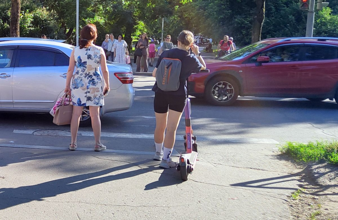Электросамокатчики за два дня сбили трёх жителей Комсомольска-на-Амуре