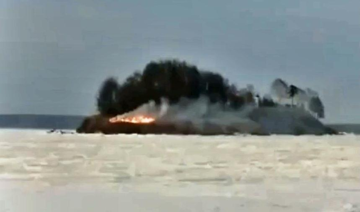 Неизвестные подожгли остров у побережья Хабаровского края